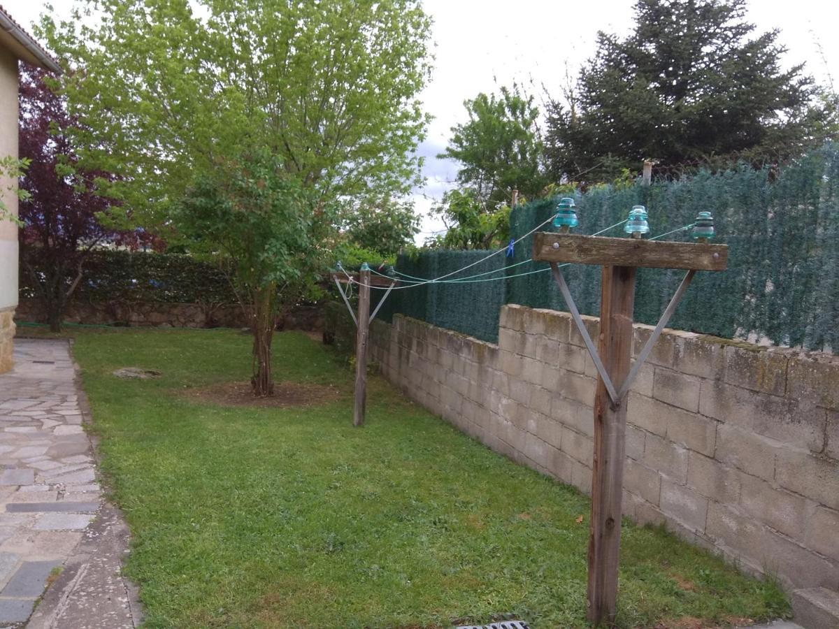 Casa Rural Las Tuyas En Segovia Palazuelos de Eresma Kültér fotó
