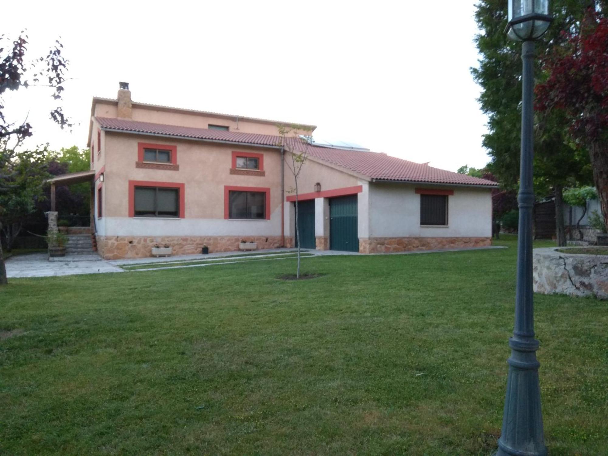 Casa Rural Las Tuyas En Segovia Palazuelos de Eresma Kültér fotó
