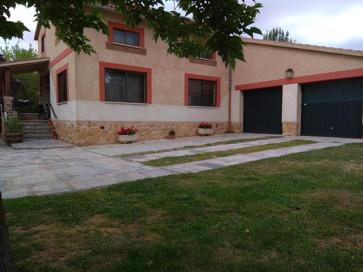 Casa Rural Las Tuyas En Segovia Palazuelos de Eresma Kültér fotó