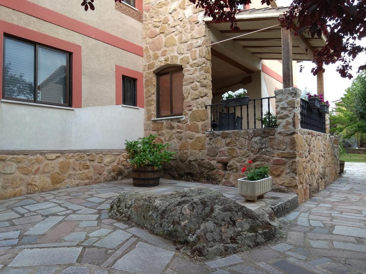 Casa Rural Las Tuyas En Segovia Palazuelos de Eresma Kültér fotó
