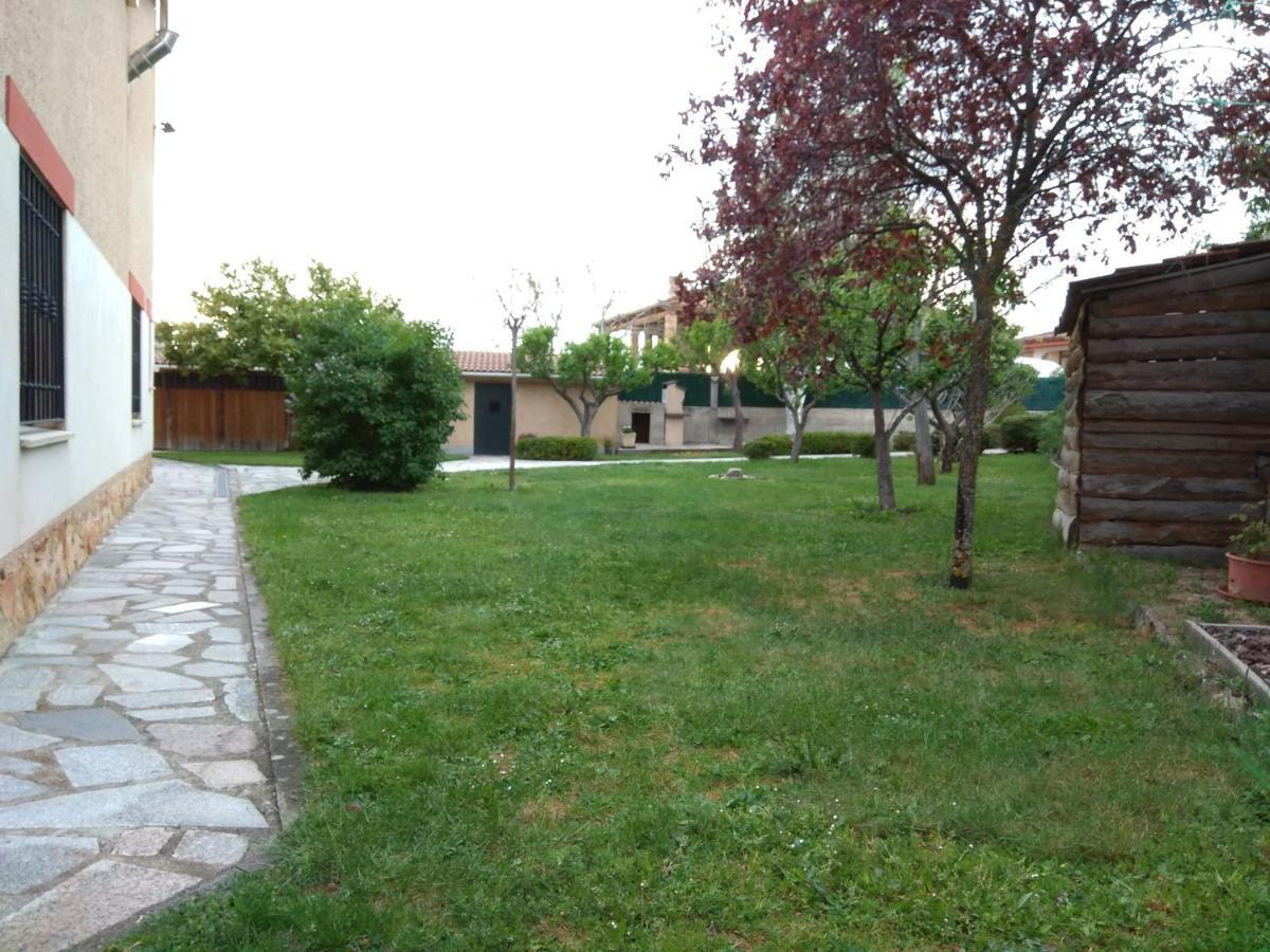 Casa Rural Las Tuyas En Segovia Palazuelos de Eresma Kültér fotó